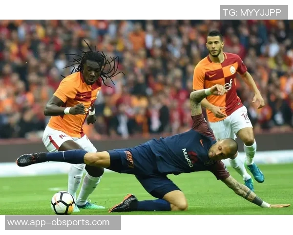 阿贾克斯比赛因球迷燃放烟花纪念逝者中断43分钟后被取消