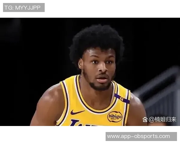 夸梅：布朗尼在主场比赛中表现得如同被车灯照射的迷茫鹿